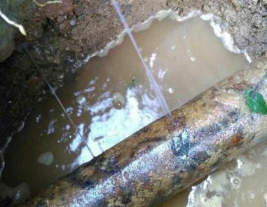 龙里楼顶渗水维修公司分享下地暖漏水的原因及检测方法。